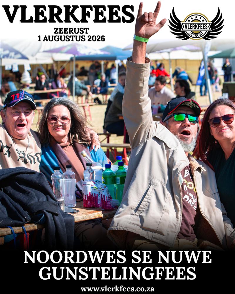Duisende geesdriftige feesgangers voor die hoofverhoog by die Vlerkfees musiekfees in Noordwes
